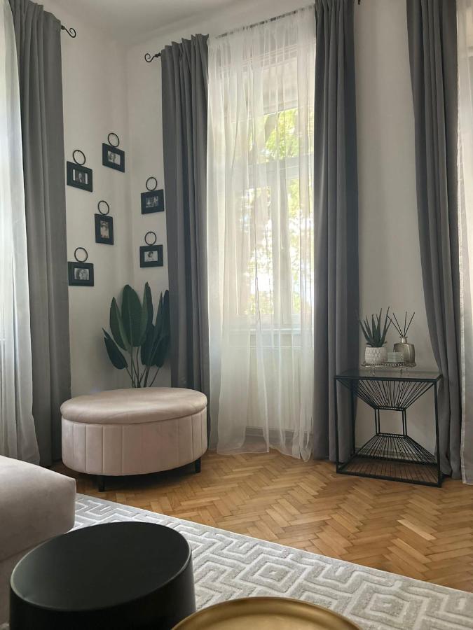 Apartment 5 Min Schoenbrunn Gloriette, Direct To City Center, Free Parking Wien Ngoại thất bức ảnh
