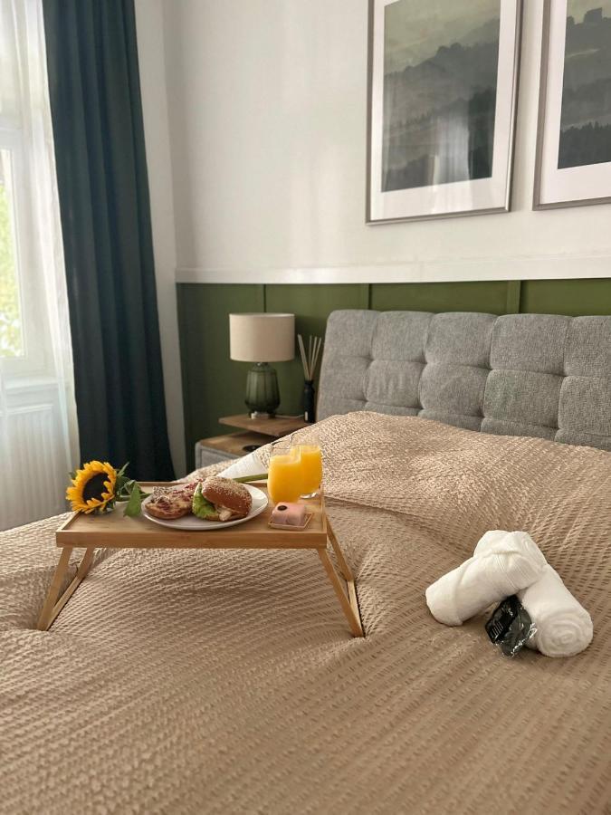 Apartment 5 Min Schoenbrunn Gloriette, Direct To City Center, Free Parking Wien Ngoại thất bức ảnh