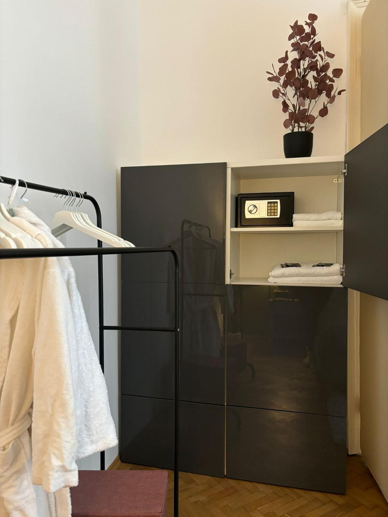 Apartment 5 Min Schoenbrunn Gloriette, Direct To City Center, Free Parking Wien Ngoại thất bức ảnh